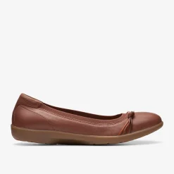 Meadow Rae|Clarks Hot