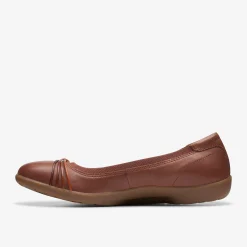 Meadow Rae|Clarks Hot